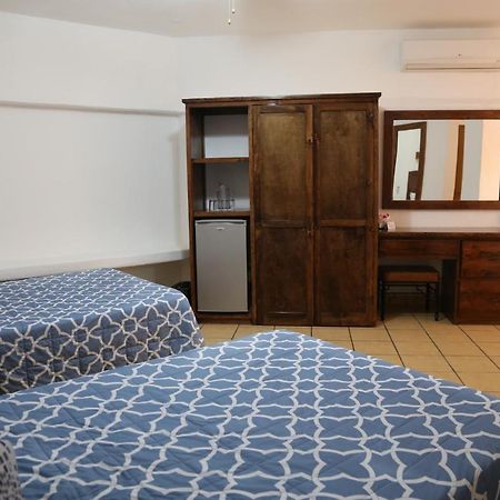 Hotel Mar De Cortez Кабо Сан Лукас Екстериор снимка