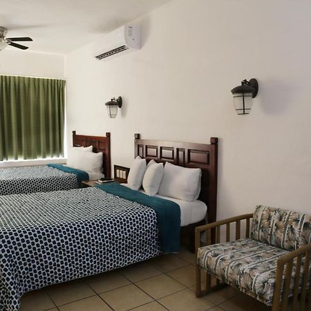 Hotel Mar De Cortez Кабо Сан Лукас Екстериор снимка
